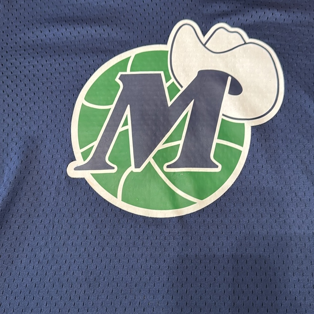 Dallas Mavericks Mitchell & Ness Youth Hardwood Classics Unbeaten Hoodie T-Shirt - Picture 4 of 14